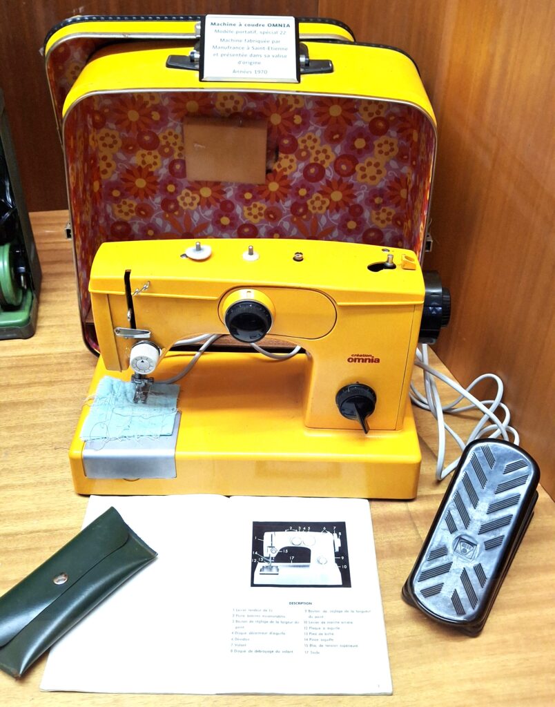 Photo d'une machine à coudre de 1970
