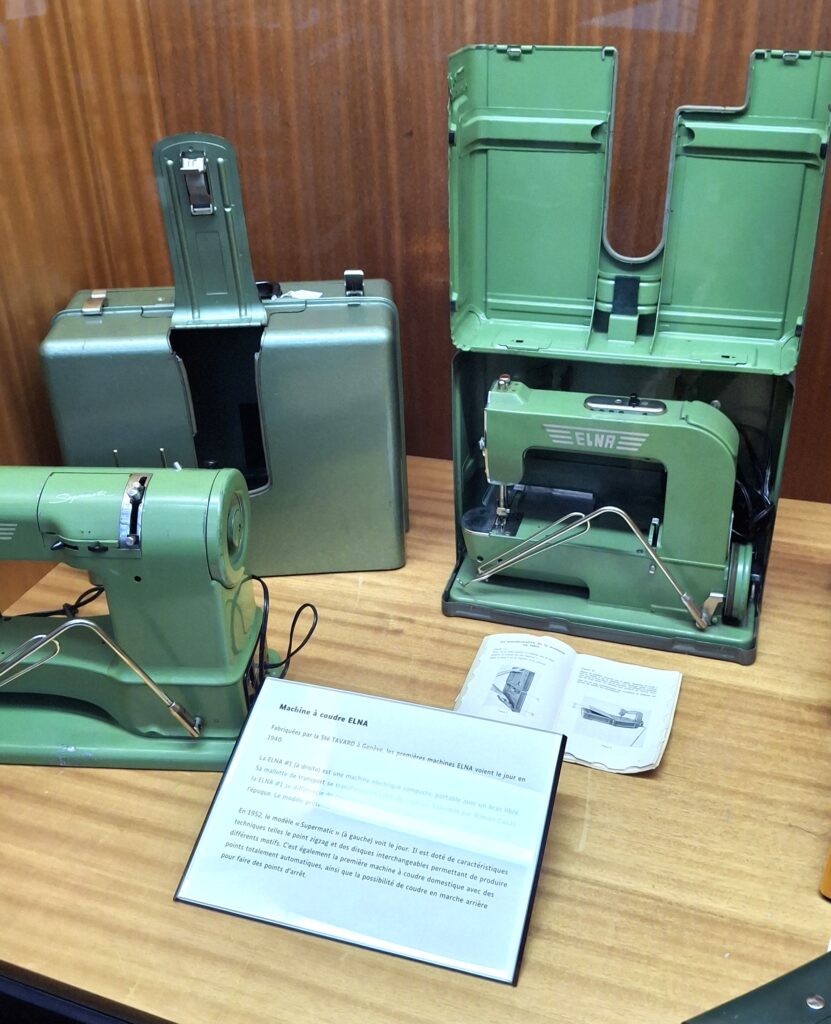 Photo d'une ancienne machine à coudre Elna 