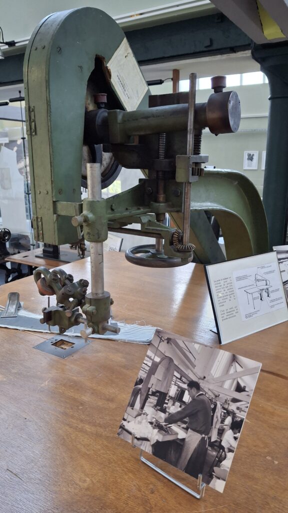 photo d'outil de coupe industriel chemiserie